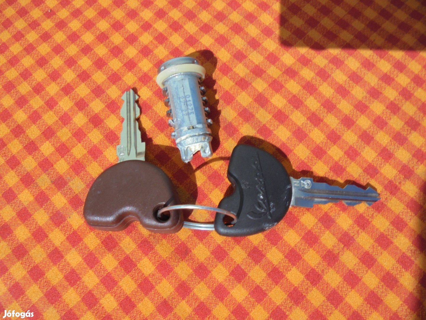 Vespa új zárbetét kulccsal eladó