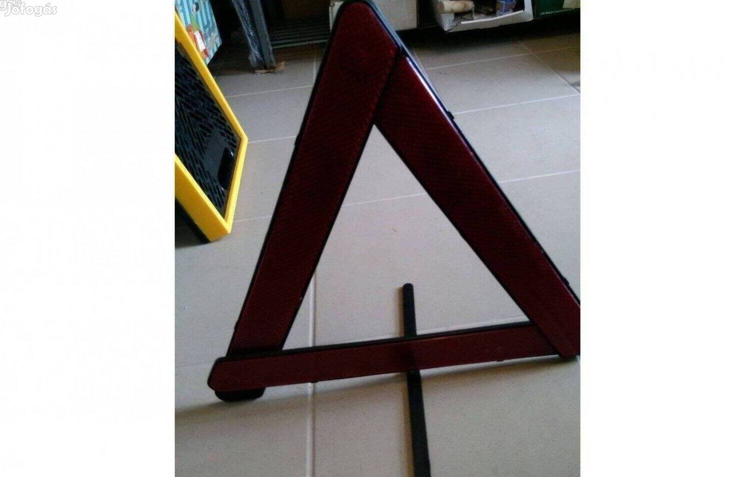 Vészjelző háromszög autós biztonsági kellék