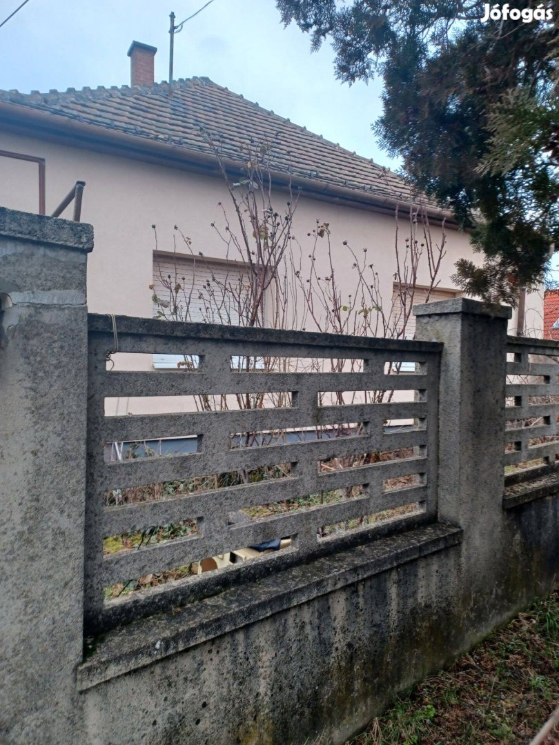 Veszprém-Kádártán családi ház kellemes környezetben
