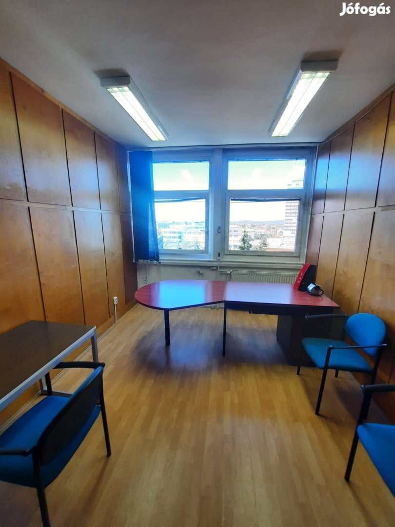 Veszprém belvárosában bútorozott iroda eladó