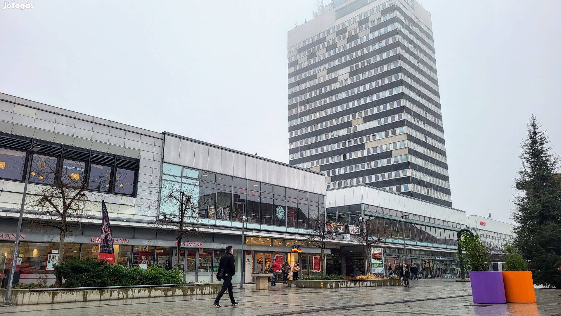Veszprém belvárosi üzlethelyiség eladó (540 nm)