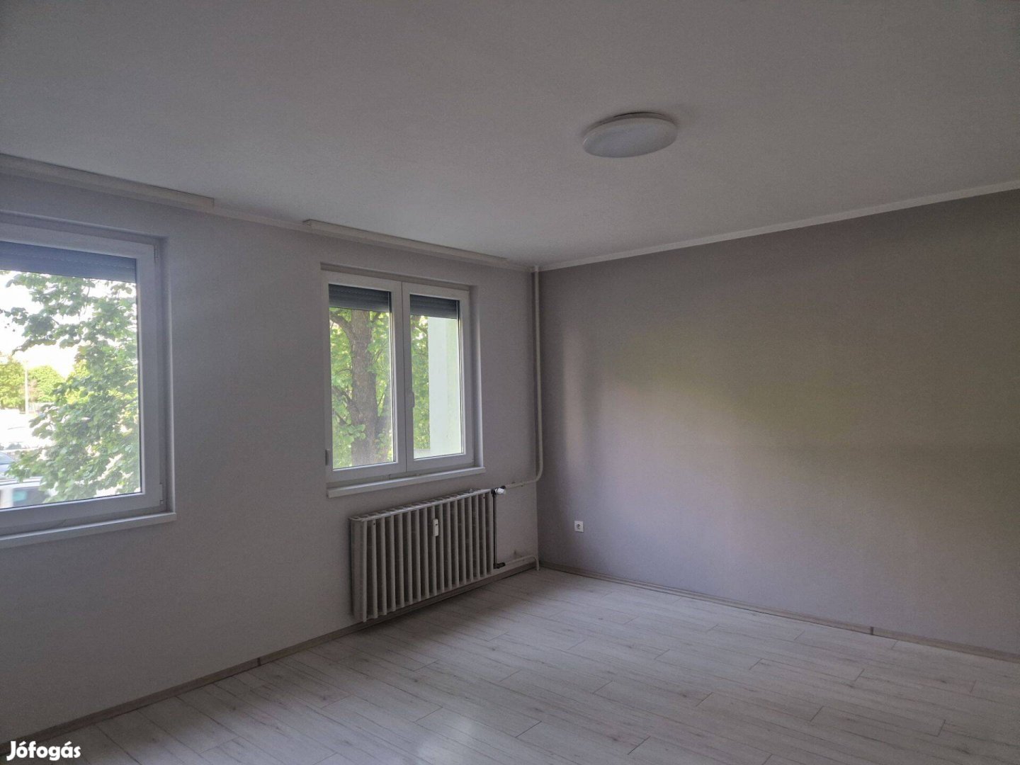 Veszprémben a Haszkovó 14/C épület földszintjén 1,5 szobás lakás kiadó