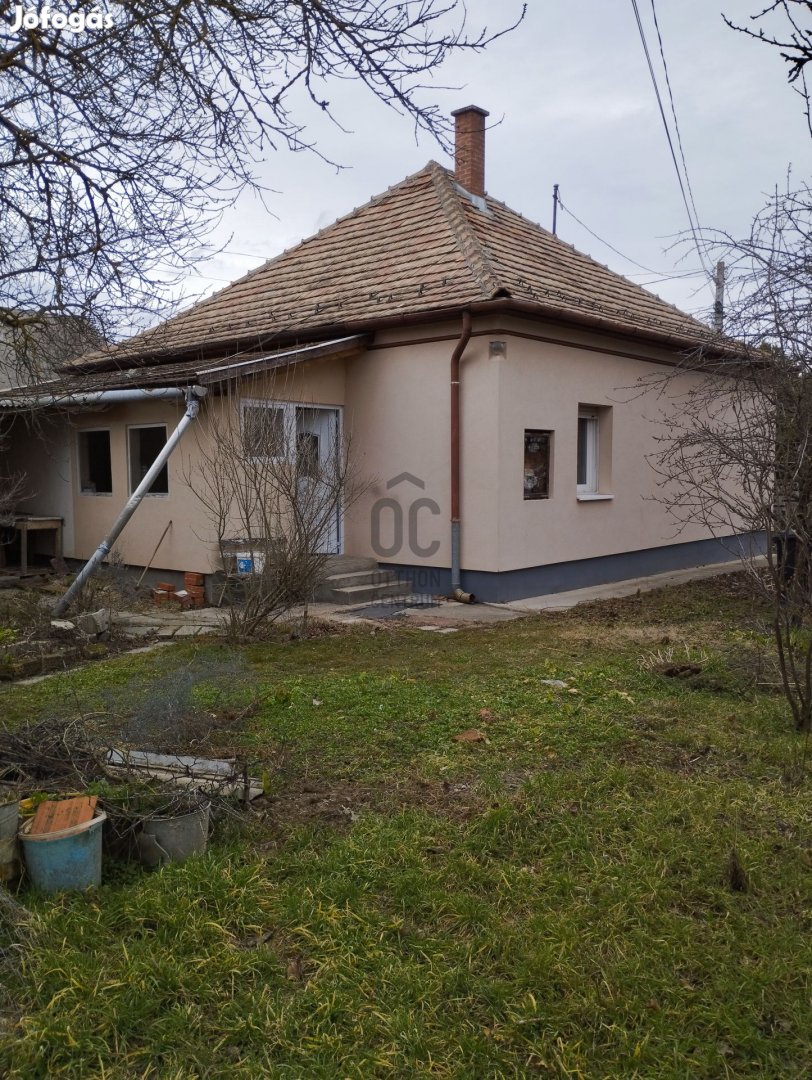 Veszprémi eladó vegyesfalazatú családi ház
