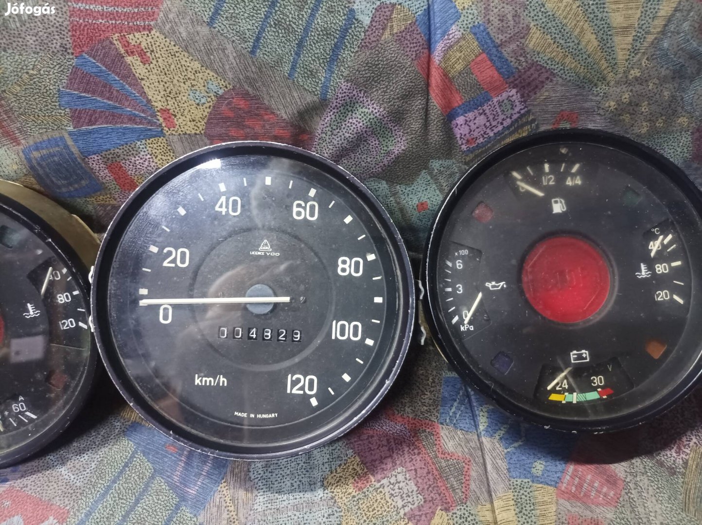 Veterán Ikarus órák egyben.