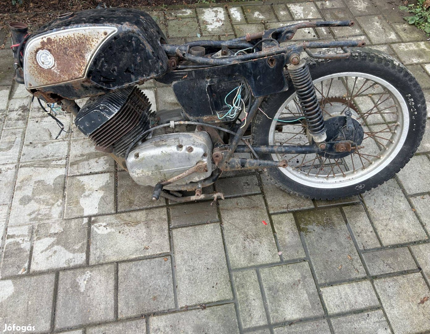 Veterán Jawa Cz fellelt váz
