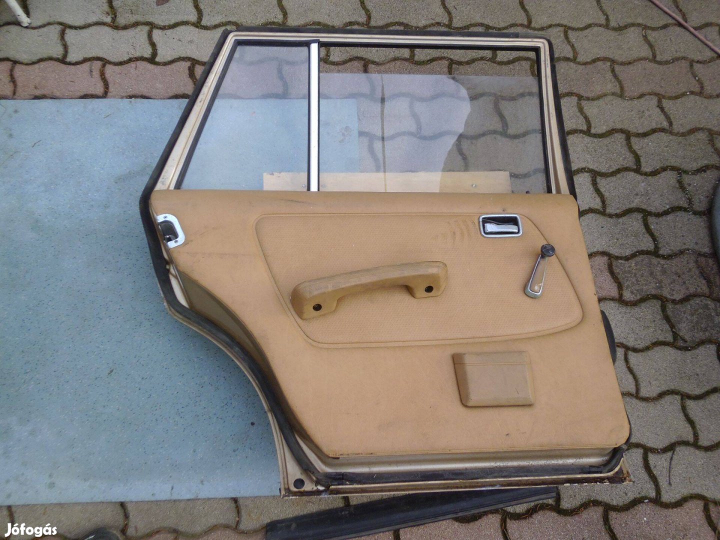 Veterán Mercedes 123 kombi hátsó oldal ajtók párban