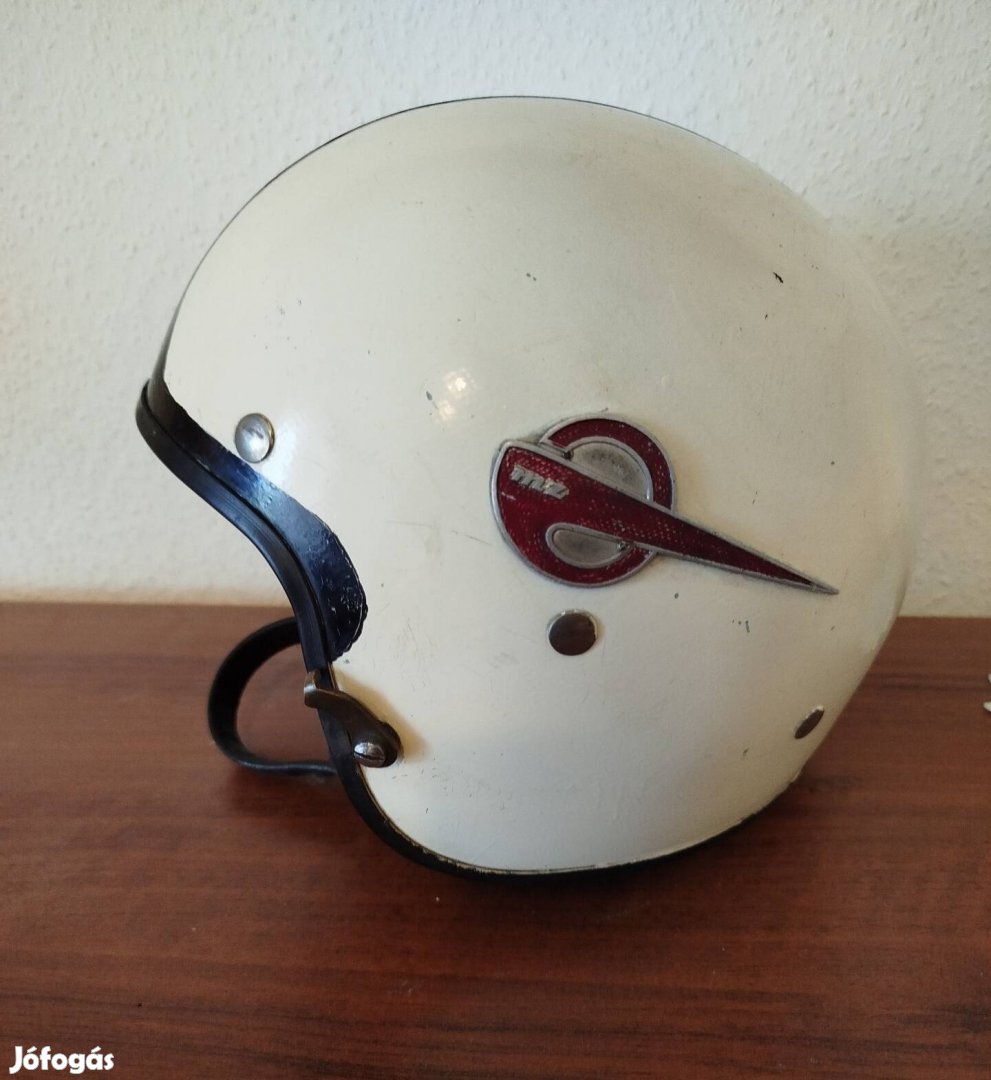 Veterán , régi , retro , vintage MZ logós motoros bukósisak 