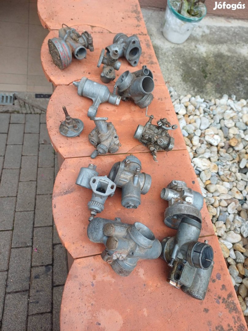 Veterán jármű karburátor.