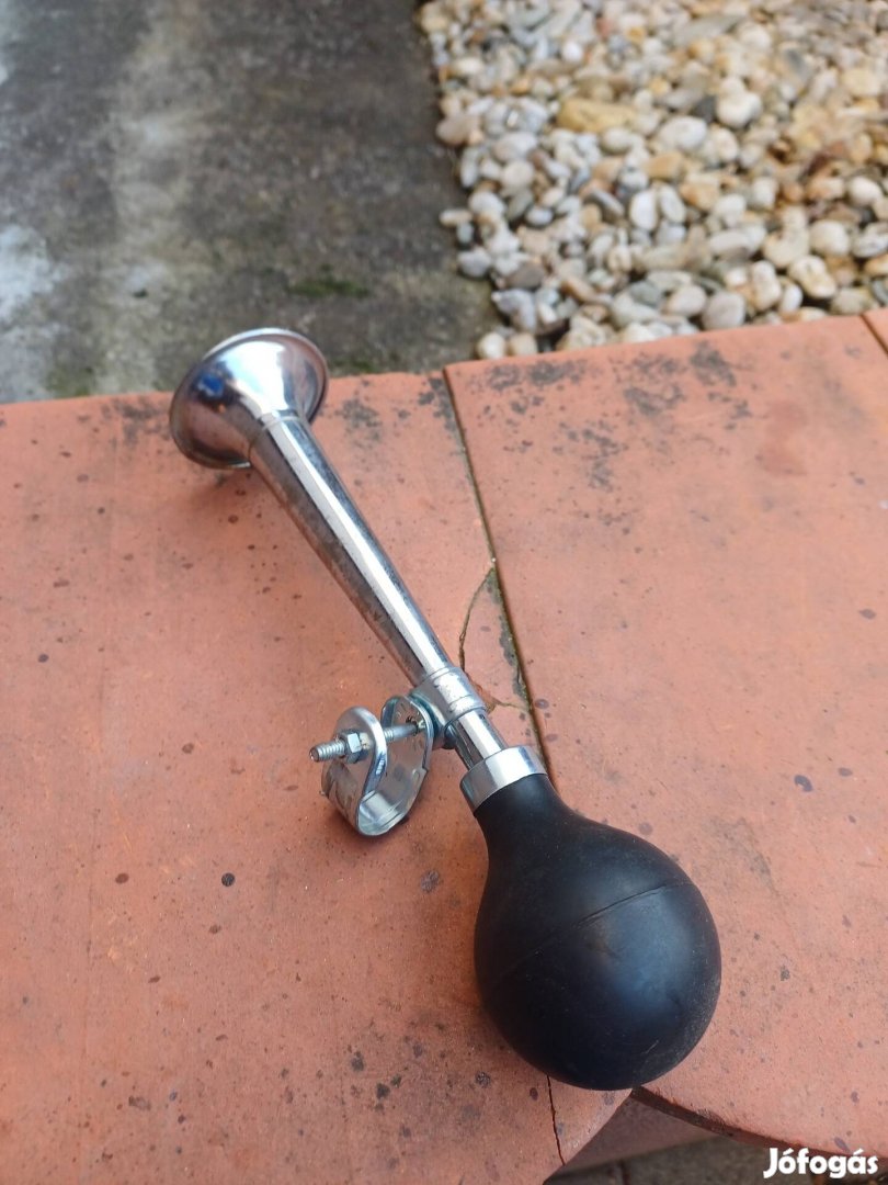 Veterán jármű töf-töf duda.