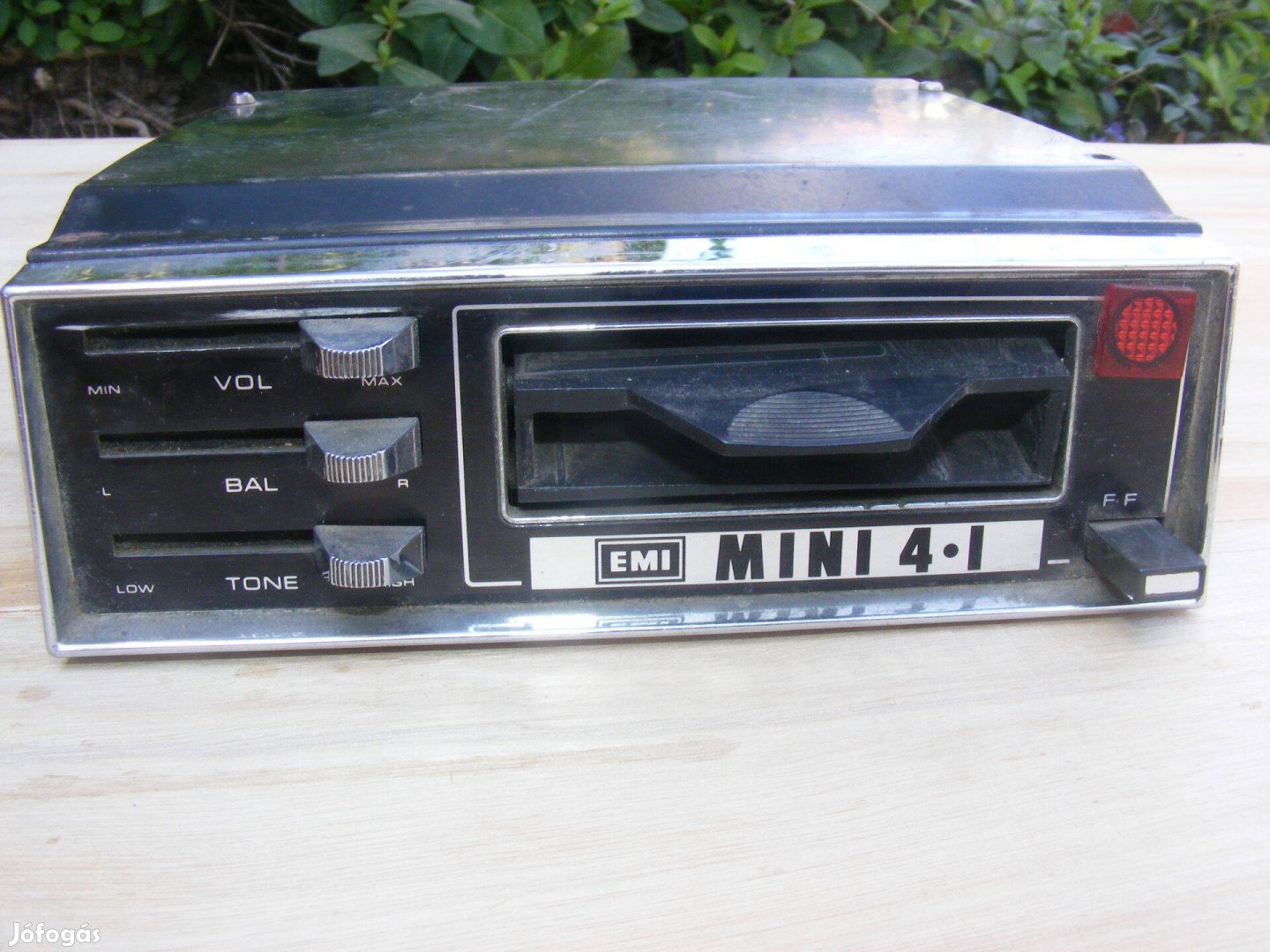 Veterán kazettás auto magnó japán gyártmány . EMI Mini 4.1