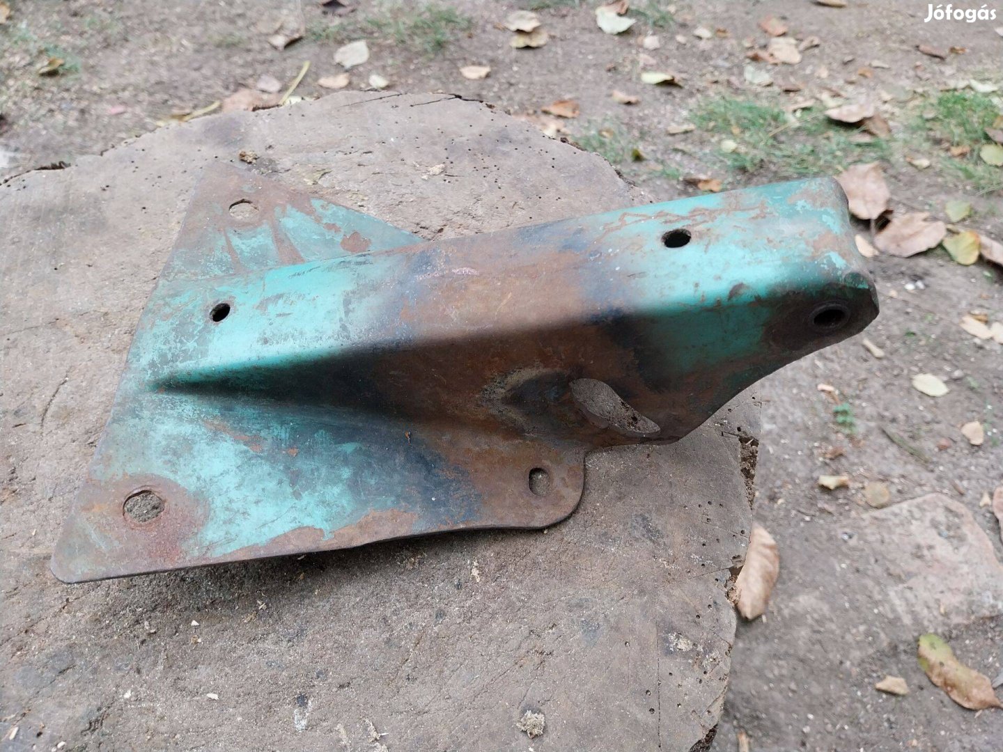 Veterán motor IZS 56 első ülés tartó IZS 350