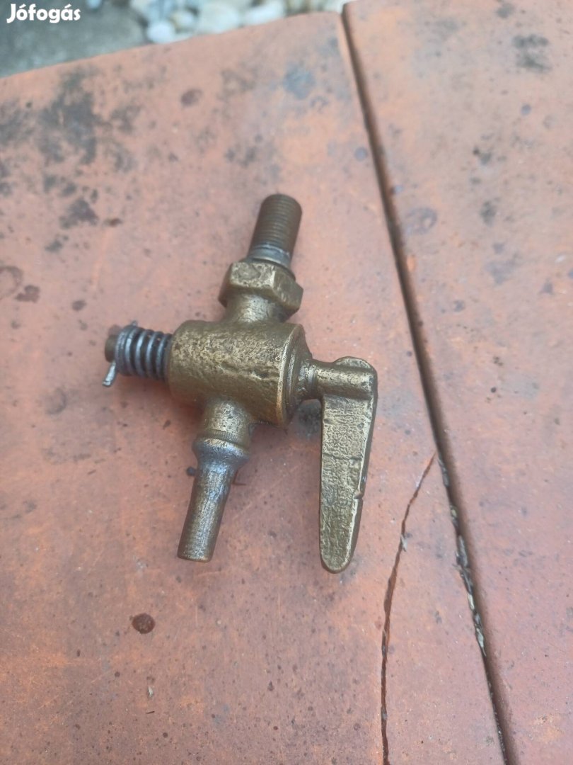 Veterán motor benzincsap.