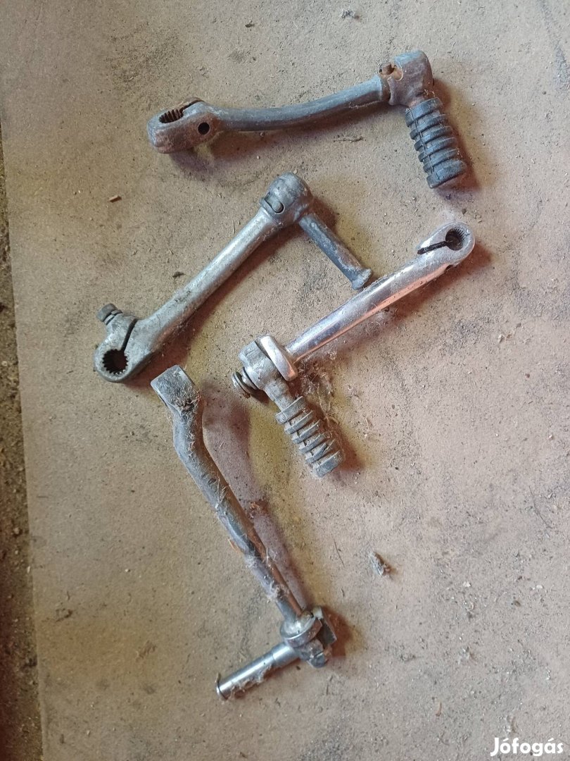 Veterán motor berugókar.