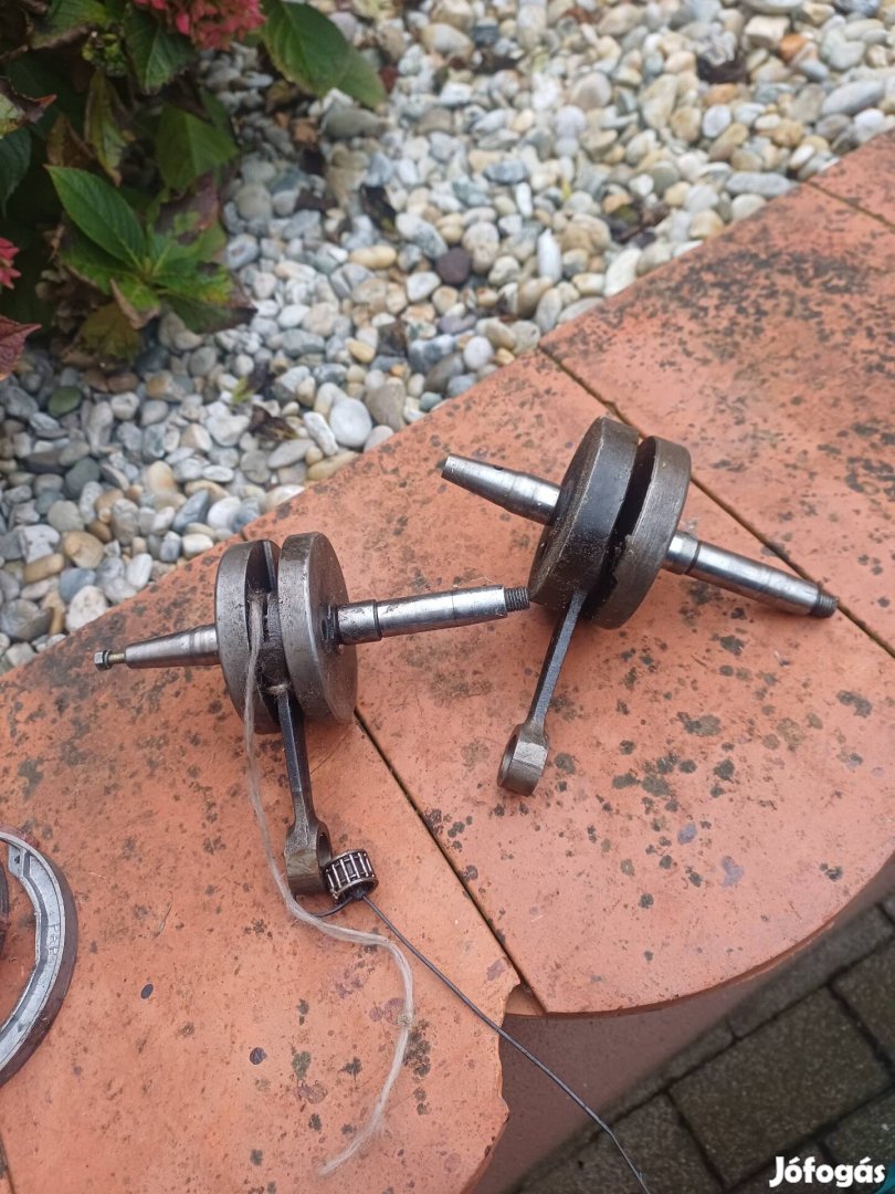 Veterán motor főtengely.