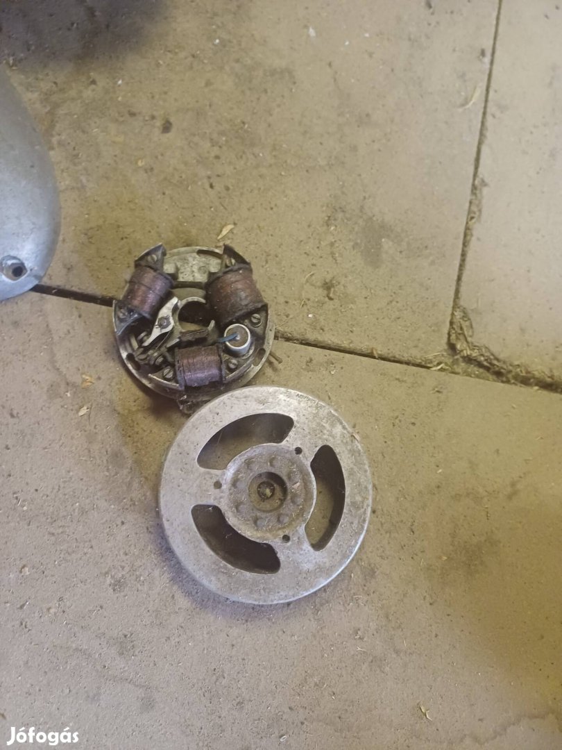 Veterán motor gyújtás.
