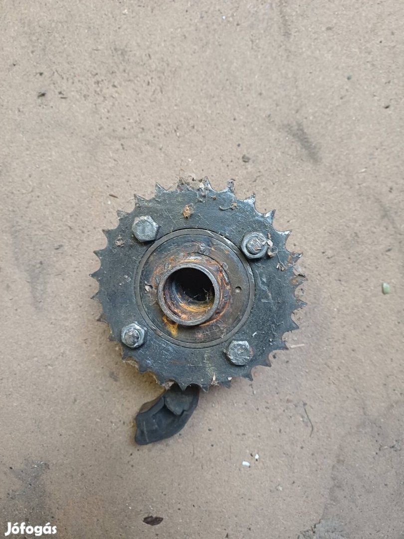 Veterán motor hátsó lánckerék.