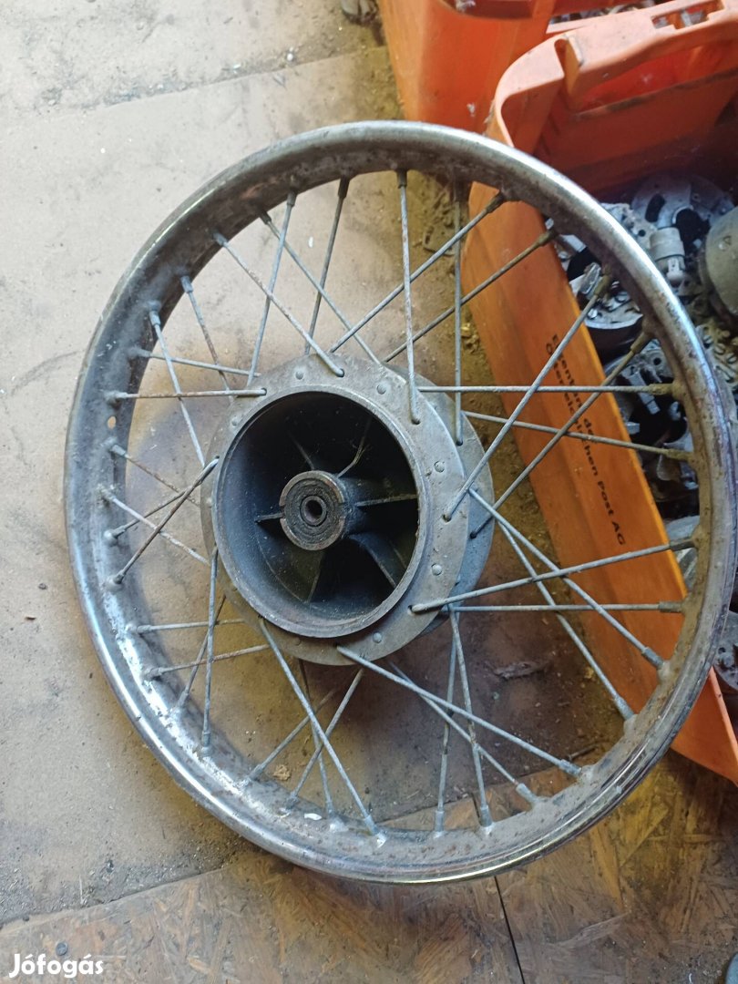 Veterán motor kerék.