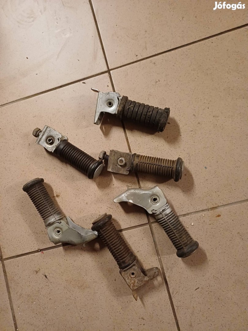 Veterán motor lábtartó.