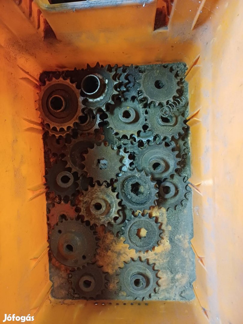 Veterán motor lánckerék.