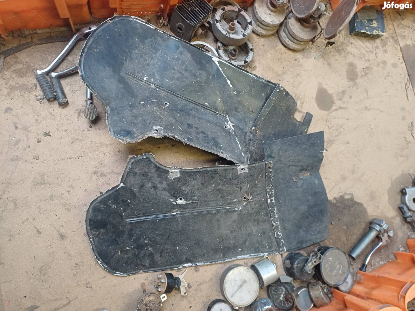 Veterán motor térdvédő.