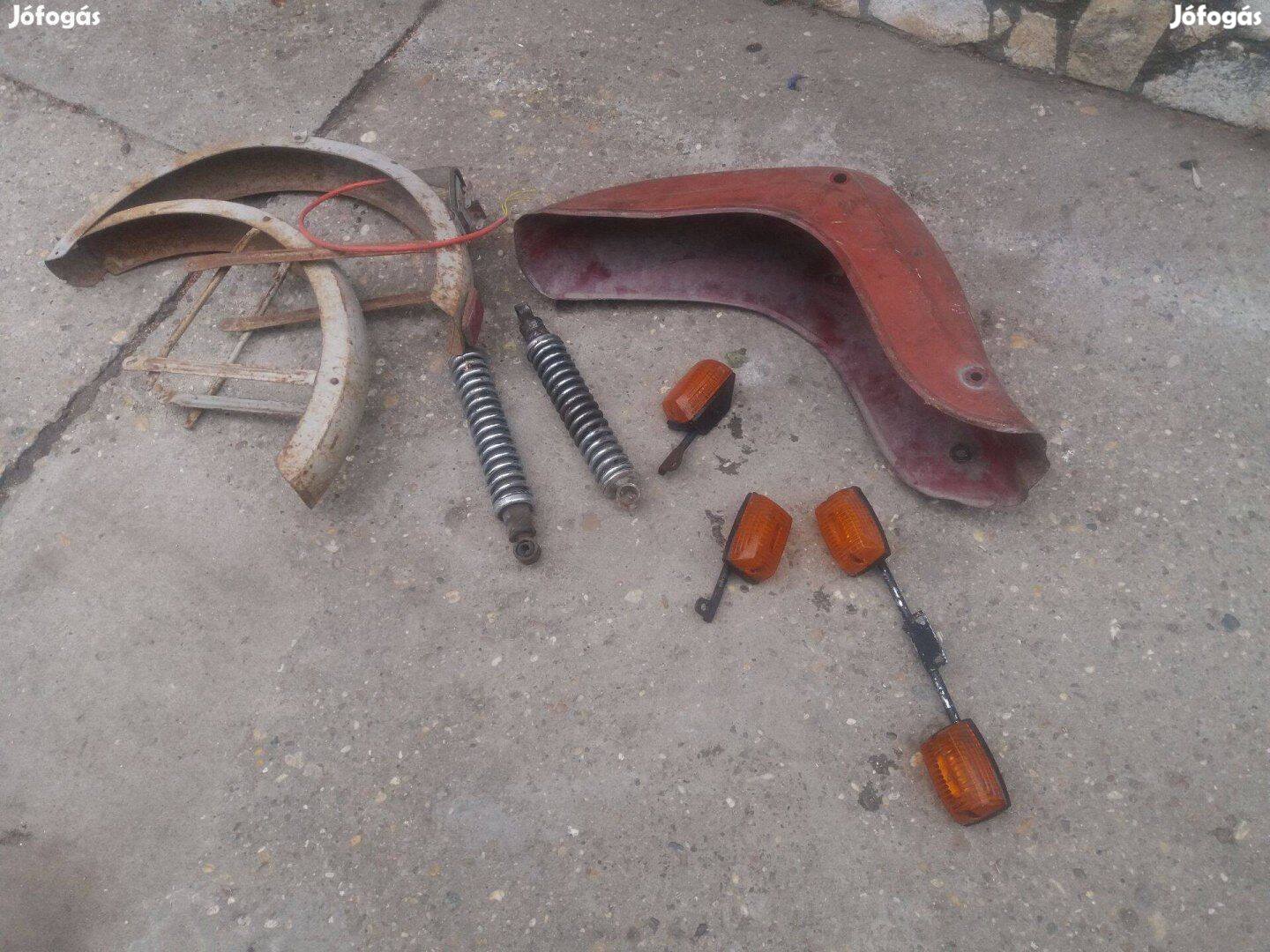 Veterán motoros cuccok!