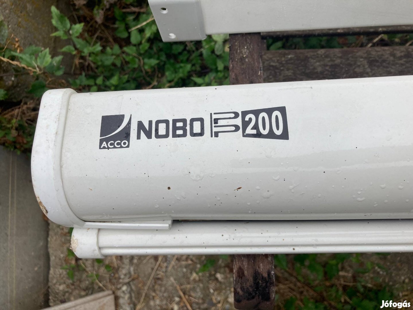 Vetítővászon Nobo F200 motoros