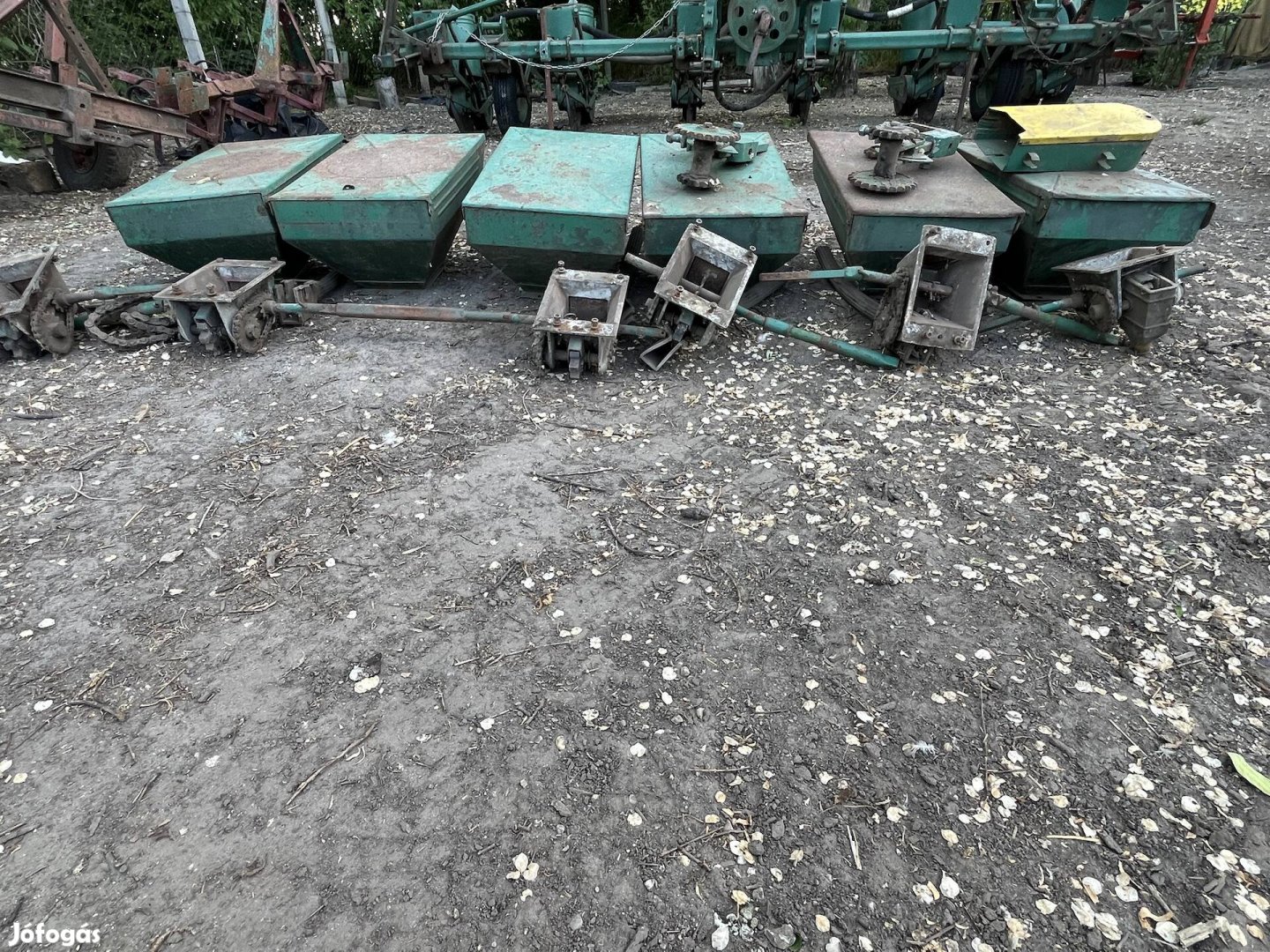 Vetőgéphez, kultivátorhoz műtrágyaszóró adapterek eladóak