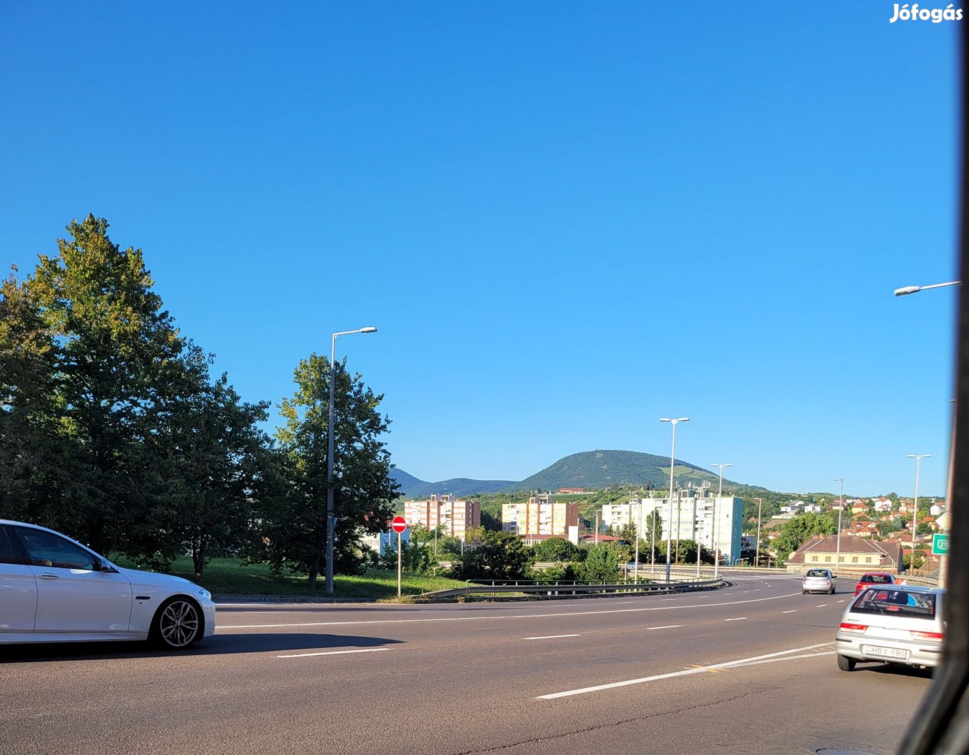 Viadukt közelében 2 lakásos társasház emeleti lakás saját kerttel