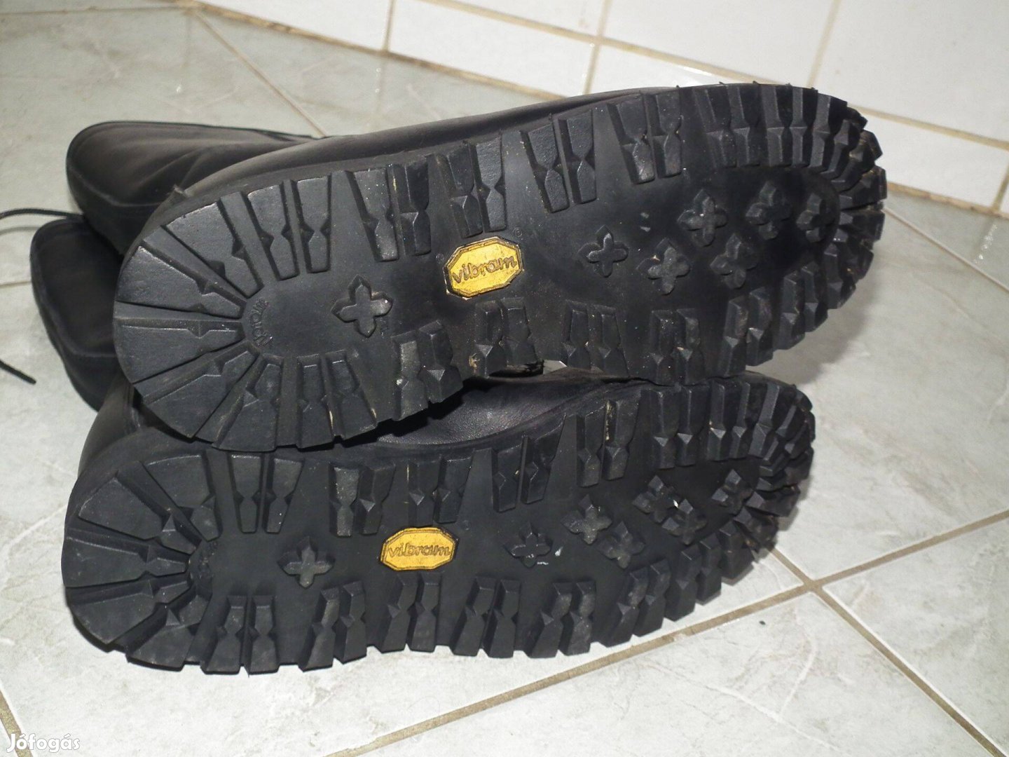 Vibram talpú surranó punk bakancs ejtőernyős katonai bakancs