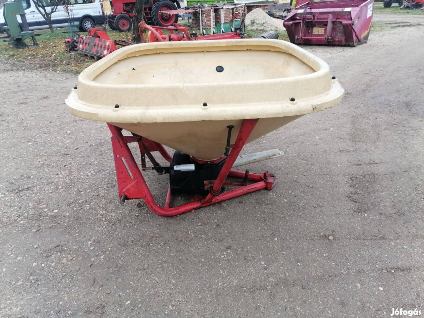 Vicon 600 kg.-os szórócsöves műtrágyaszóró