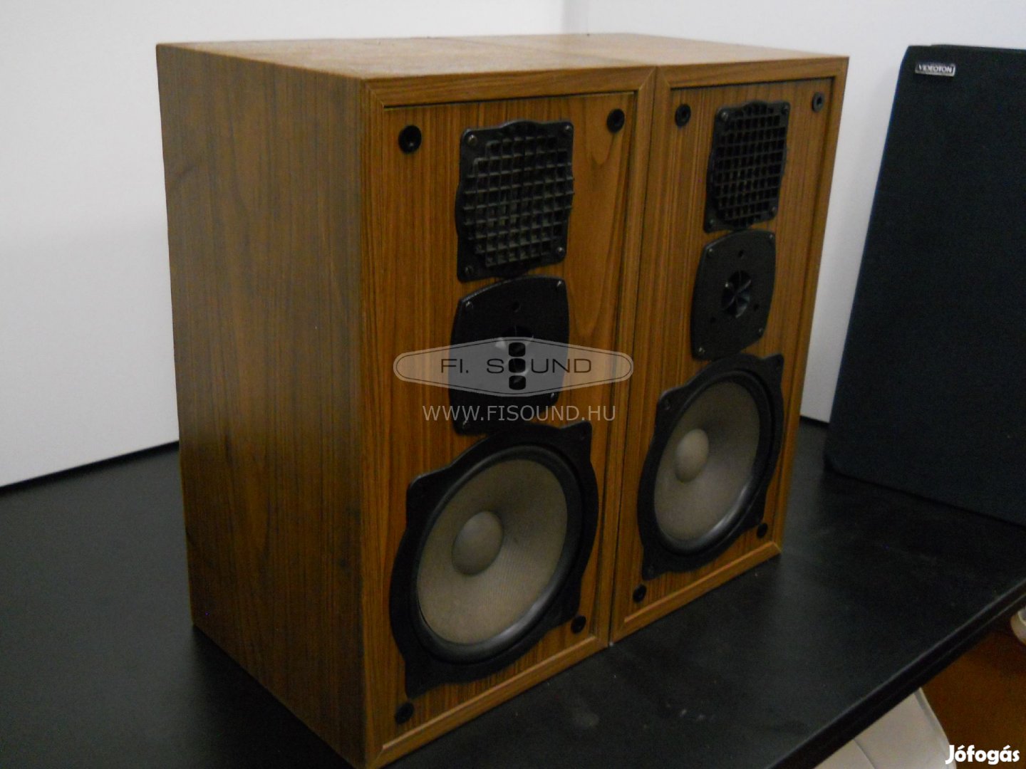 Videoton DC 2002A ,45W,4ohm,3 utas hangfal pár 25cm-s gumiperemes