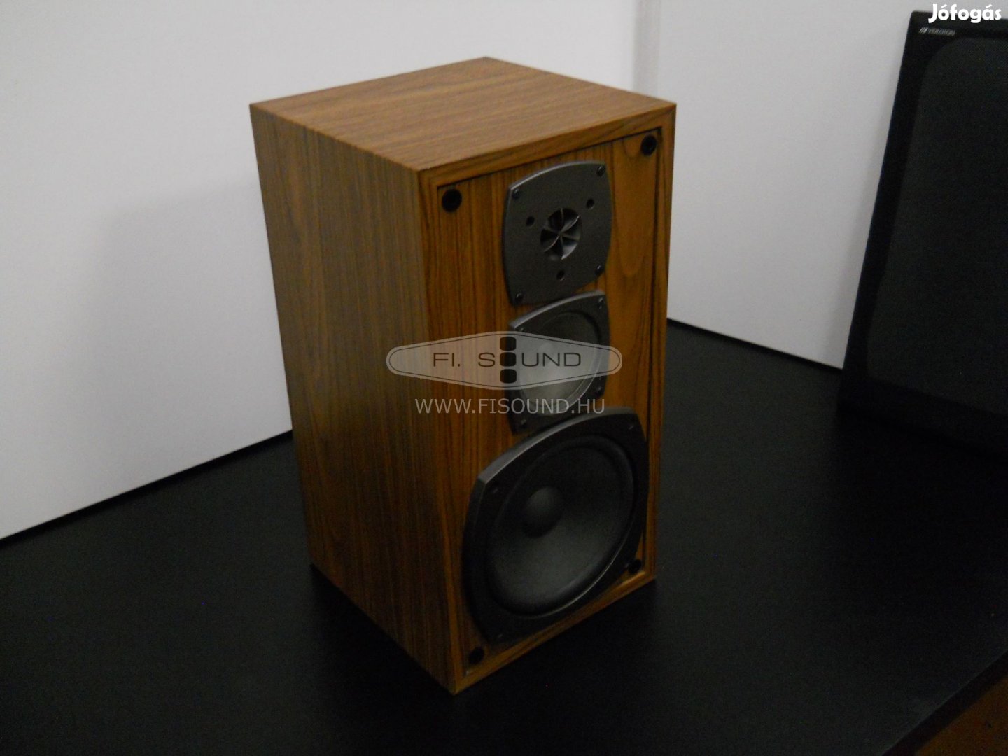Videoton DC 2012A ,60W,4ohm,1db 3 utas hangfal 20cm-s gumiperemes