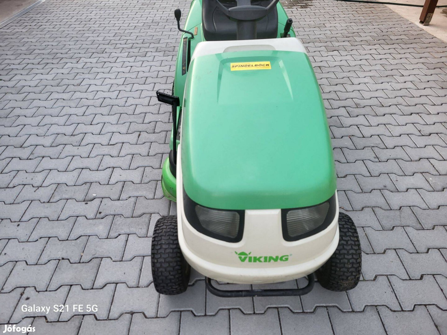 Viking: Briggs motoros - kétkéses - fűgyűjtős fűnyíró traktor