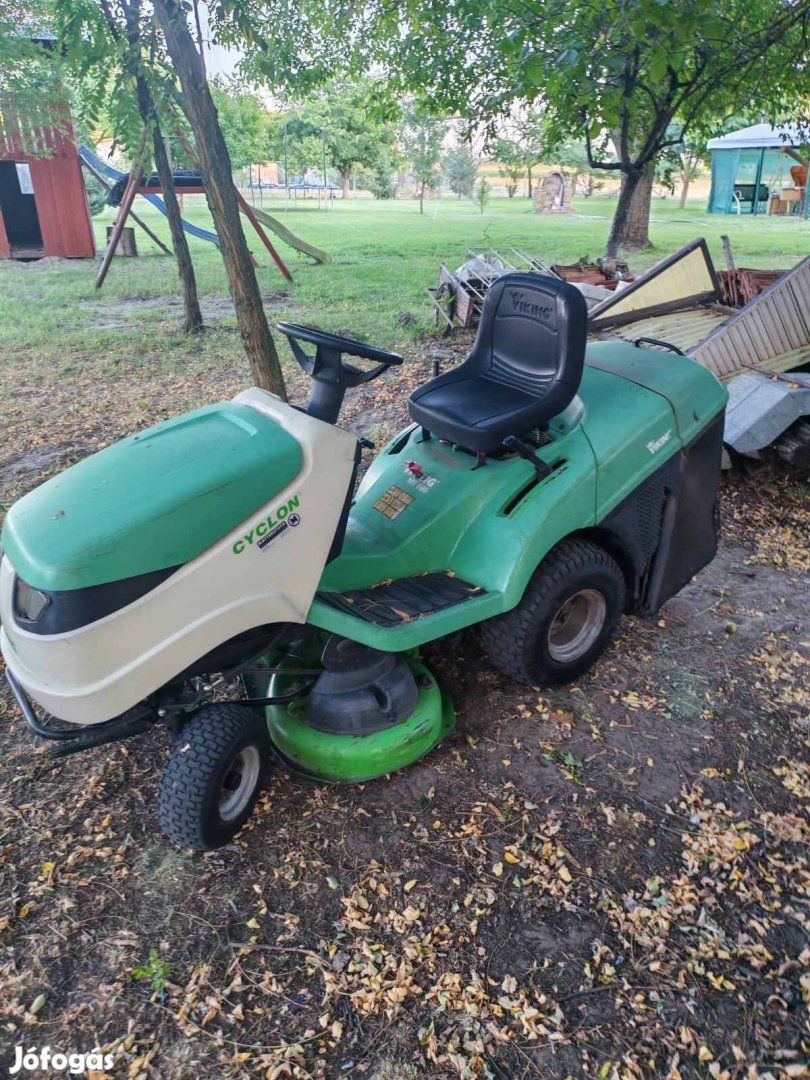 Viking fűnyíró traktor MT585