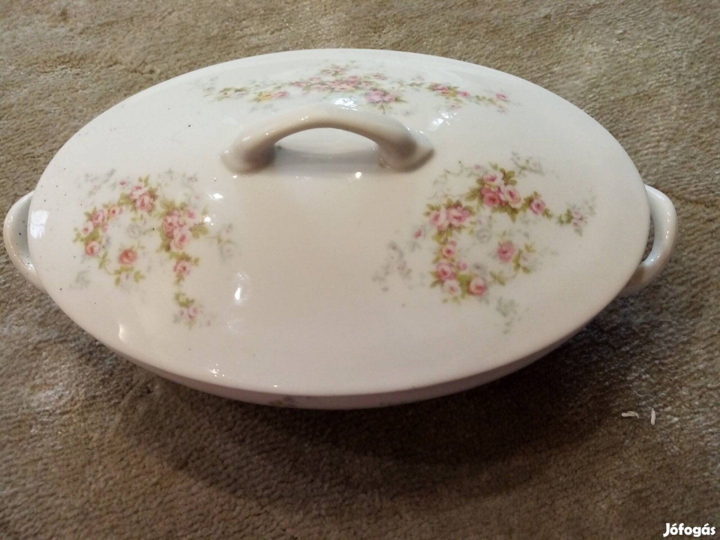 Viktória porcelán tál tetővel