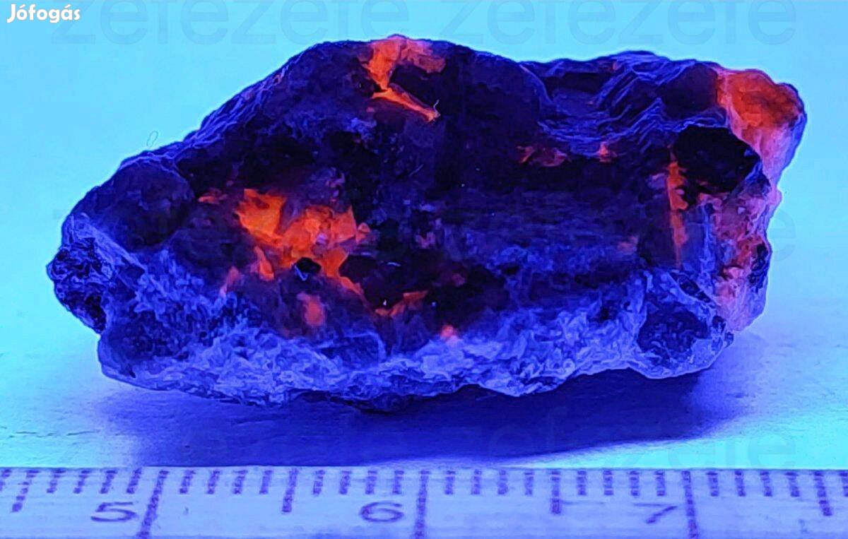 Világító UV ásvány - Sodalite-syenite yooperlite ásvány (707.)