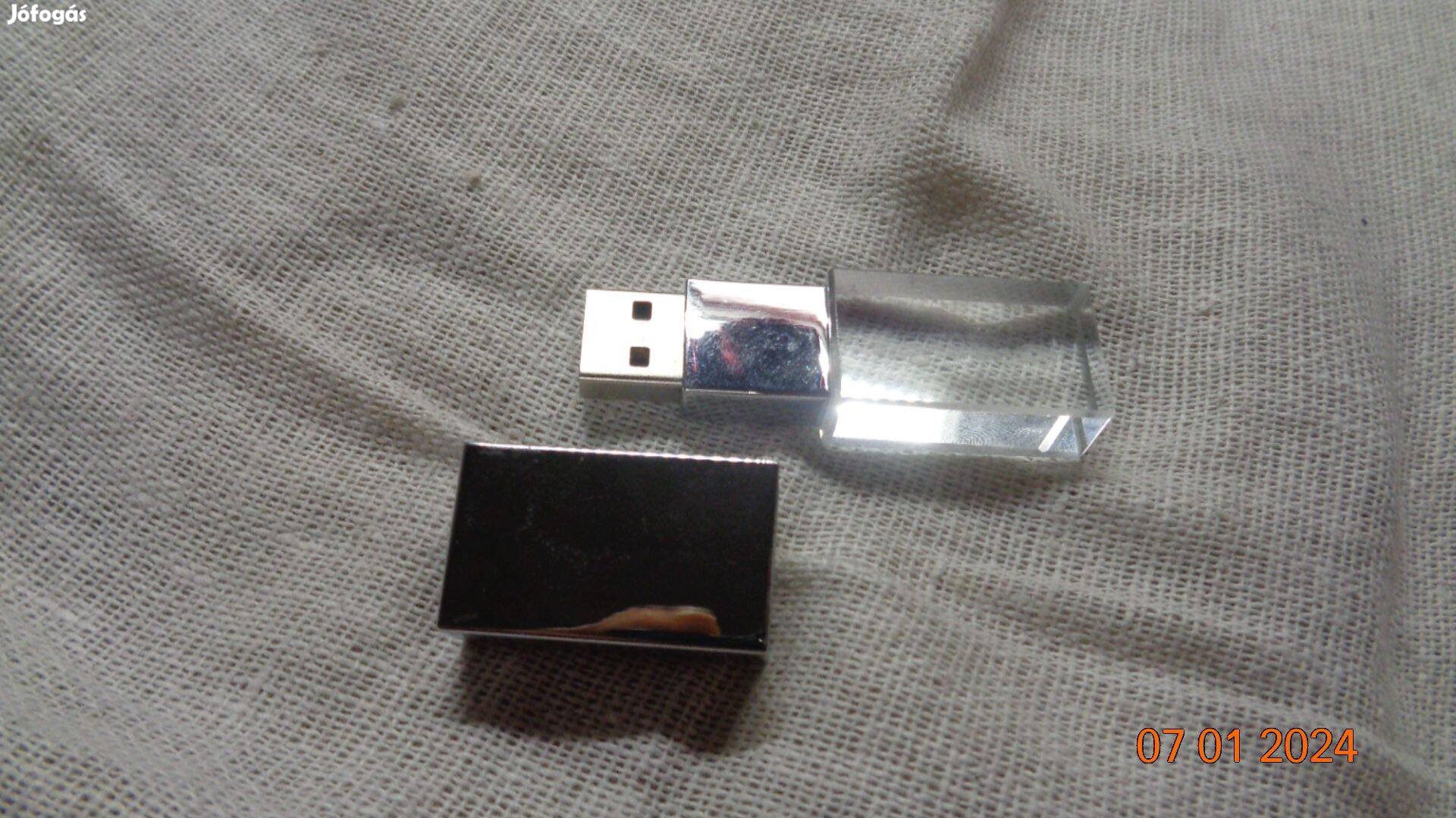 Világitos pentdriver 16GB