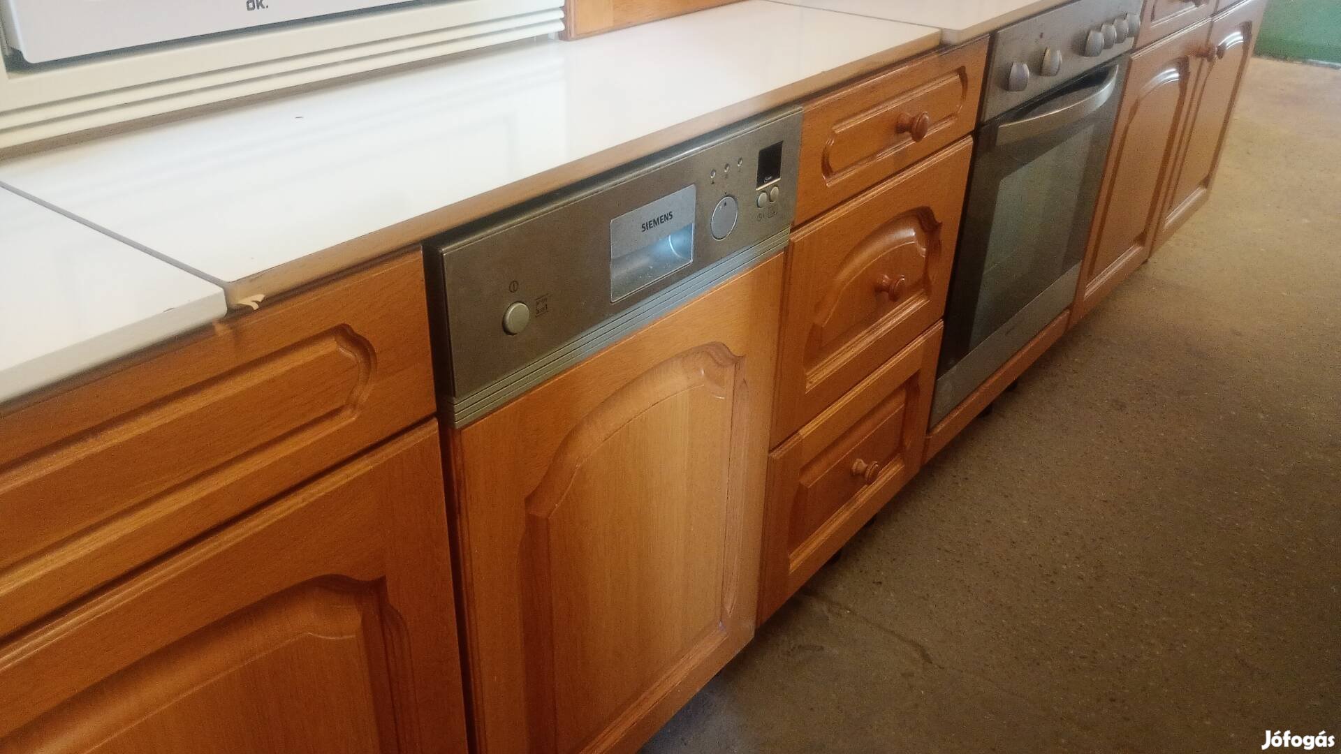 Világos Dan tölgyfa konyhabútor komplett gépekkel szép