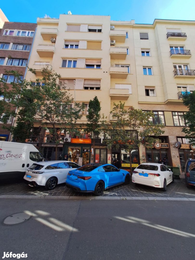 Világos, 2 szobás otthon eladó a Király utcában, Budapest szívében!