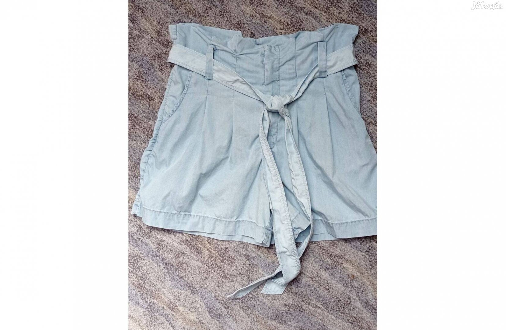 Világos kék shorts C&A övvel, 36-os