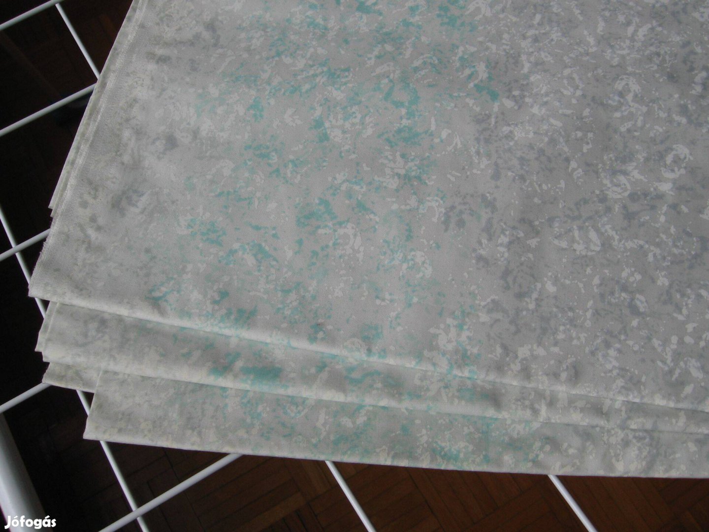 Világos zöld-szürke márványmintás karton, méteráru