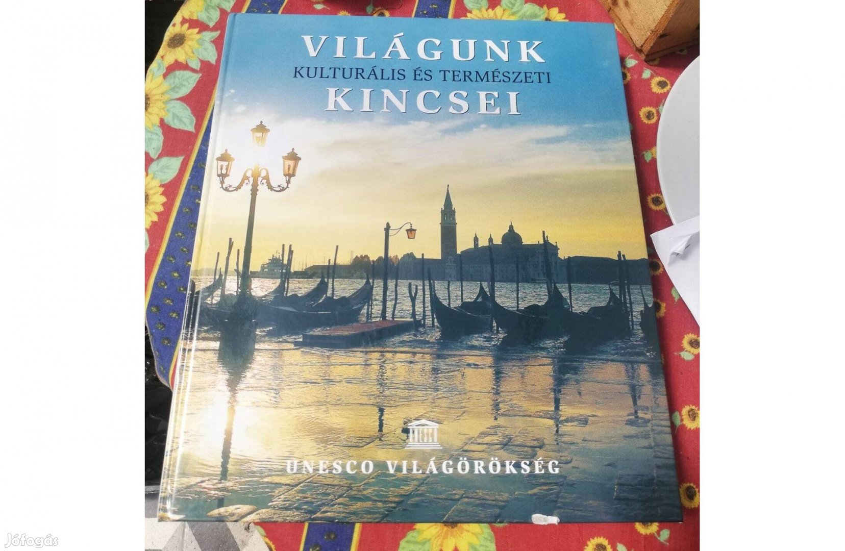 Világunk kulturális és természeti kincsei c. könyv 2000 forint