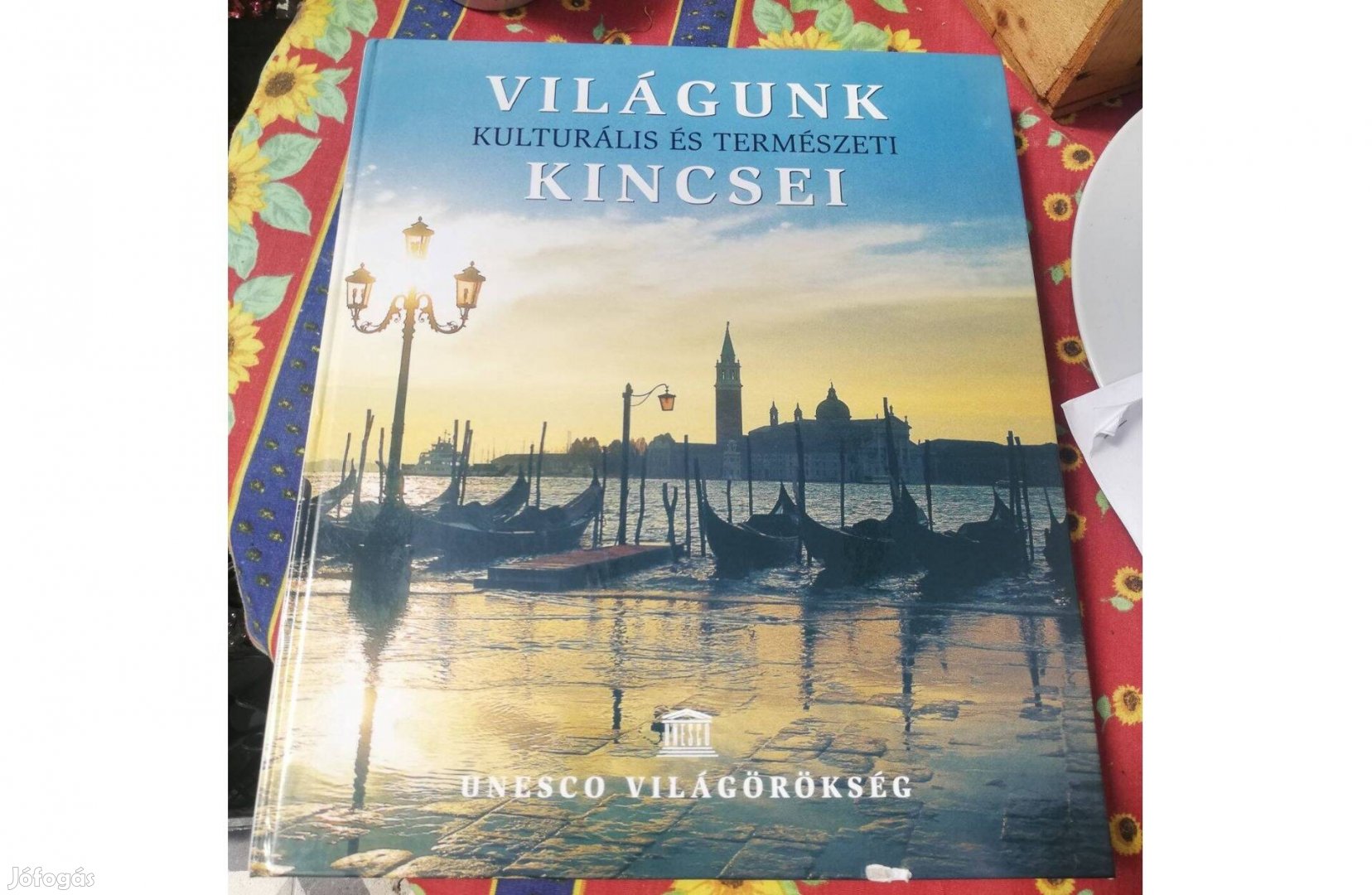 Világunk kulturális és természeti kincsei c. könyv 2000 forint