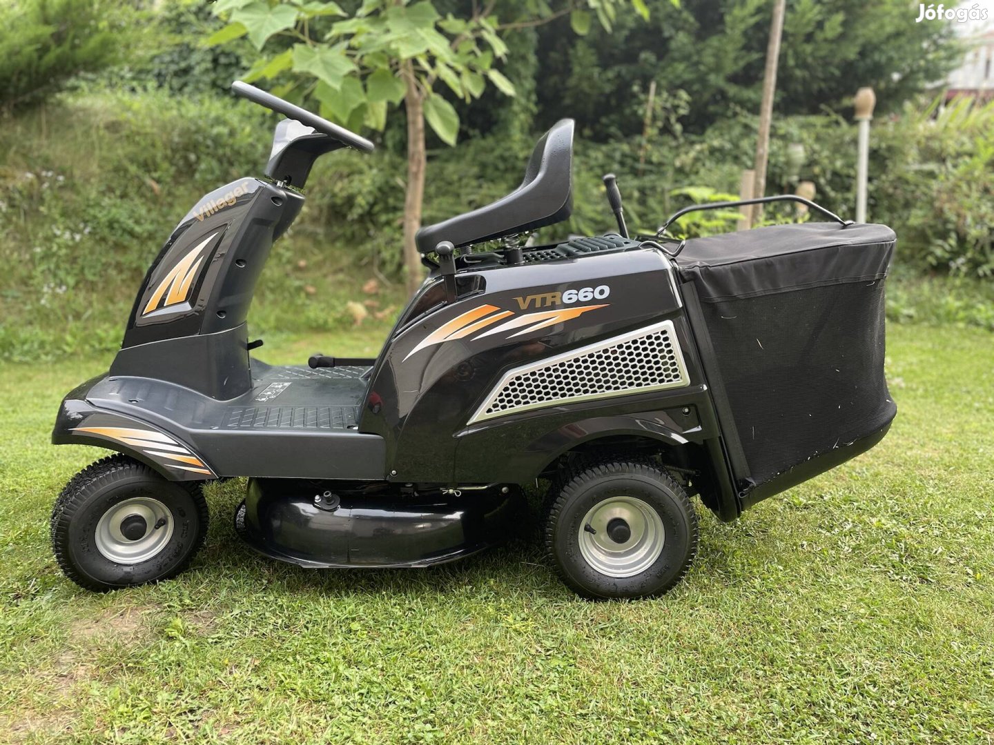 Villager VTR 660 fűnyíró traktor 10 üzemóra, gari