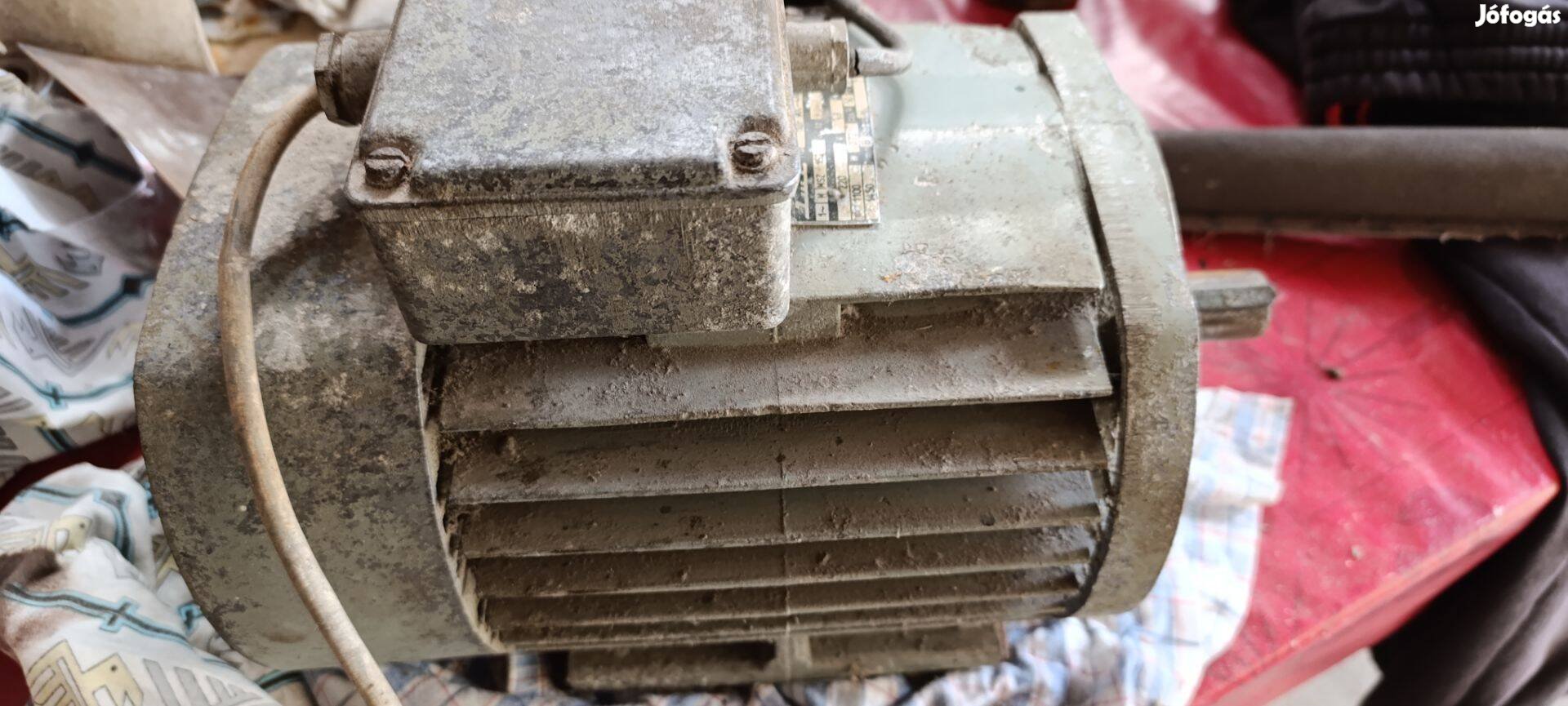 Villany motor 230v( képeken látható az adatok)