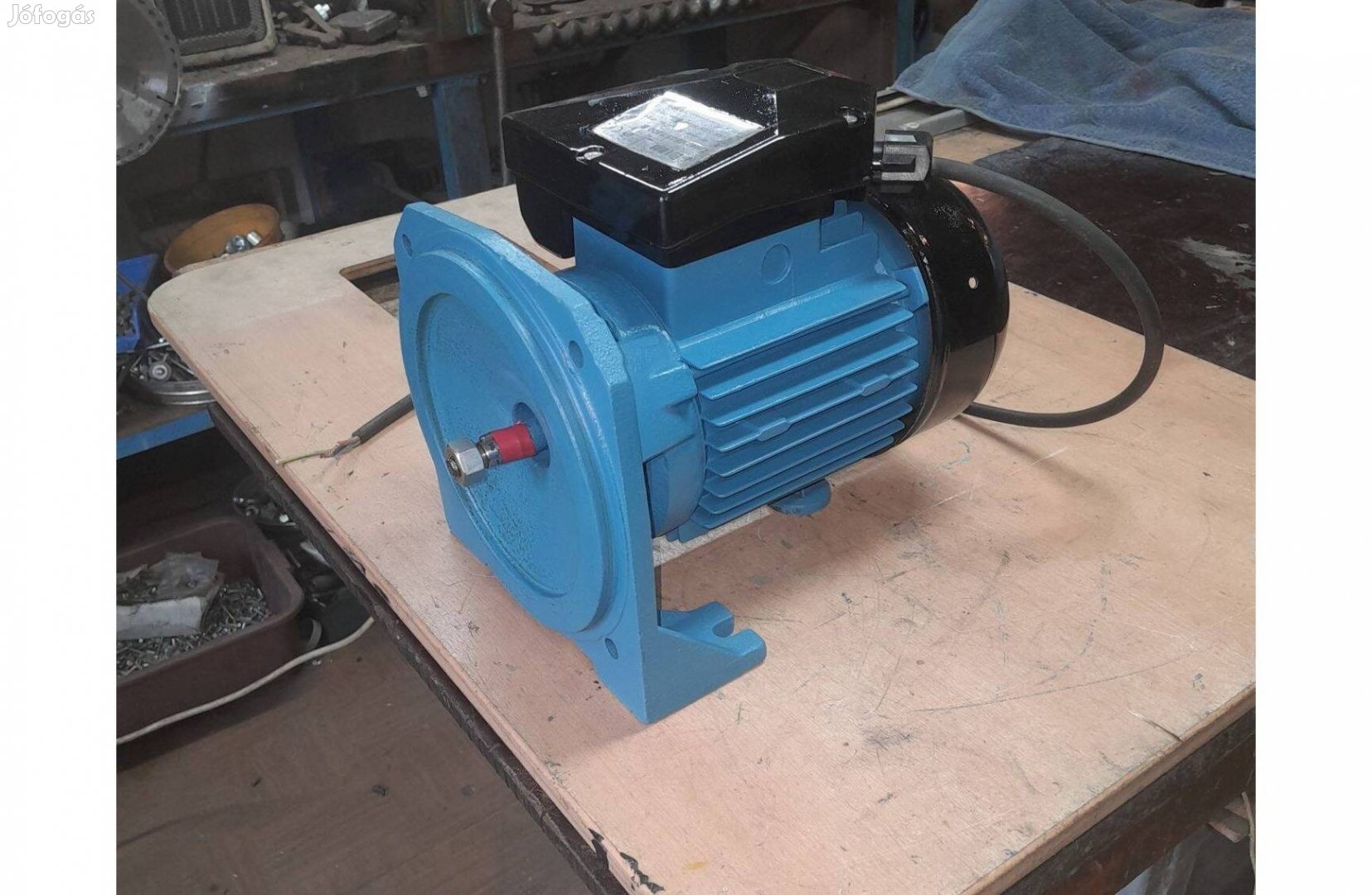 Villanymotor 230 V-os 1,3 KW-os 2800 F/P
