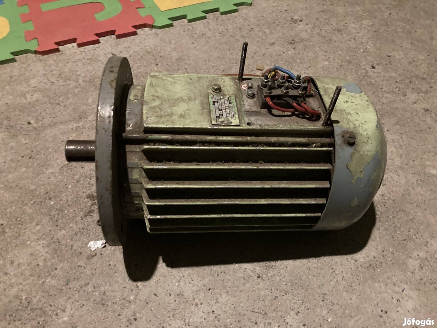 Villanymotor eladó, Valkó
