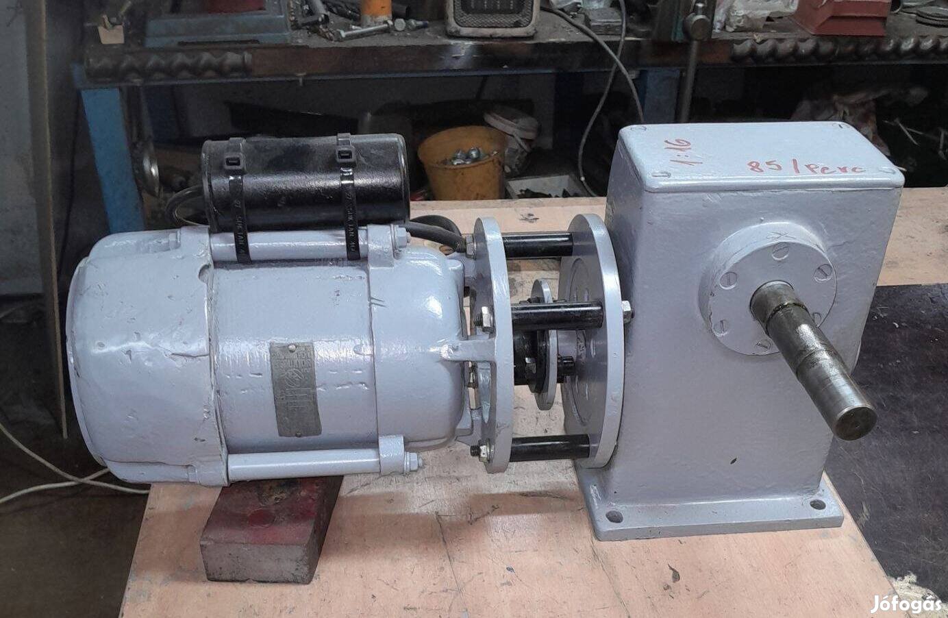 Villanymotor hajtómüvel husdarálóhoz 220 V 600 W 85/perc