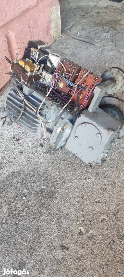 Villanymotor szöghajtással