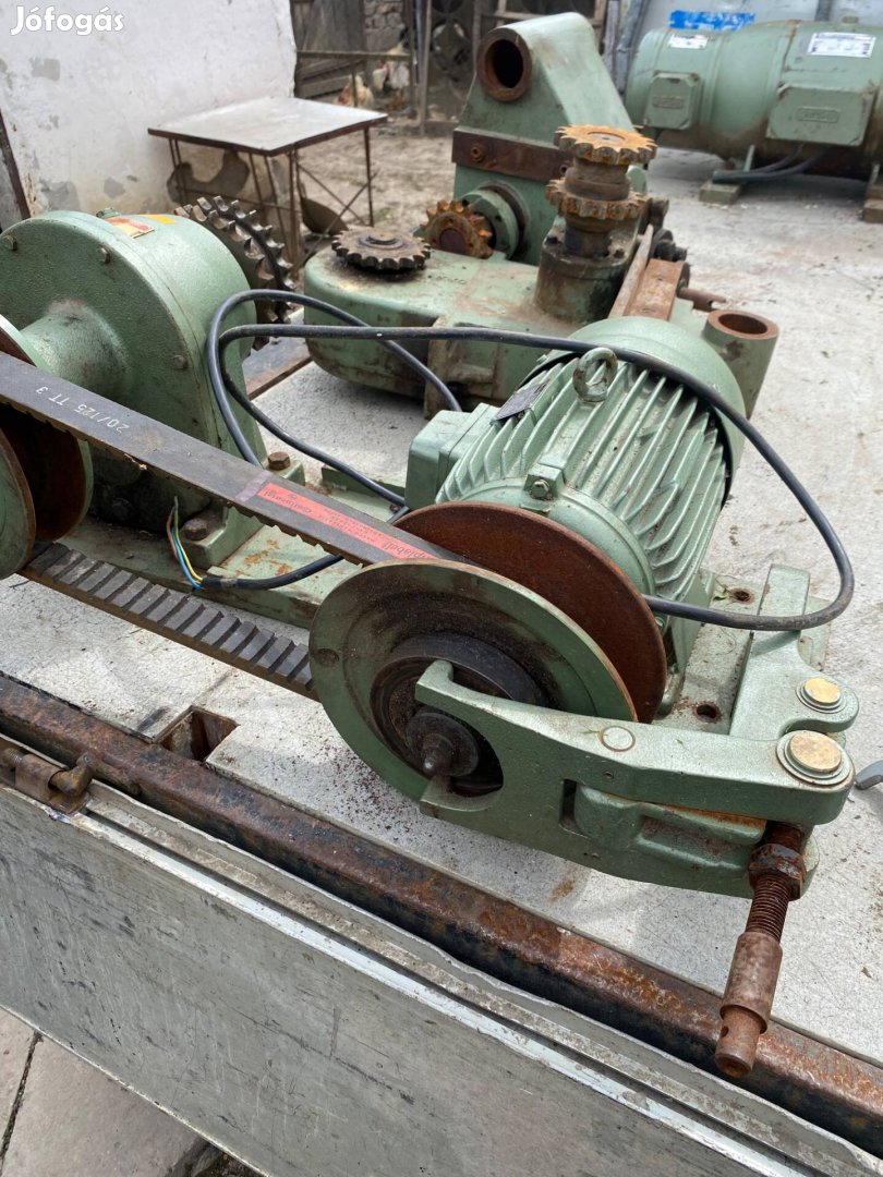 Villanymotor variátorral